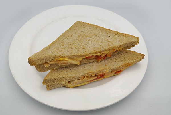 烟熏鸡肉三明治